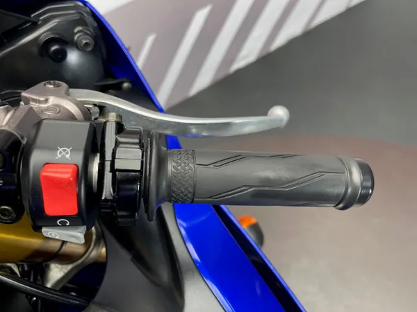 YAMAHA YZF-R6 - Thumbnail 9