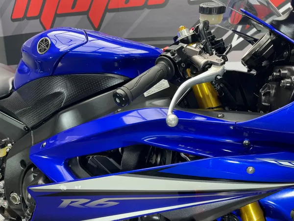 YAMAHA YZF-R6 - Thumbnail 11
