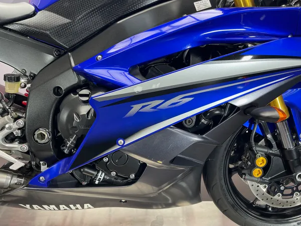 YAMAHA YZF-R6 - Thumbnail 12