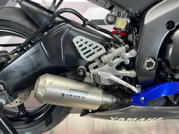 YAMAHA YZF-R6 - Thumbnail 13