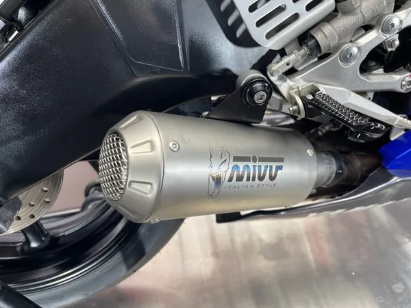 YAMAHA YZF-R6 - Thumbnail 14