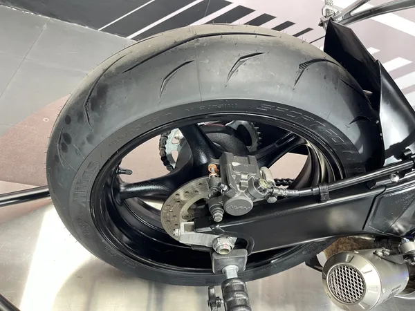 YAMAHA YZF-R6 - Thumbnail 16