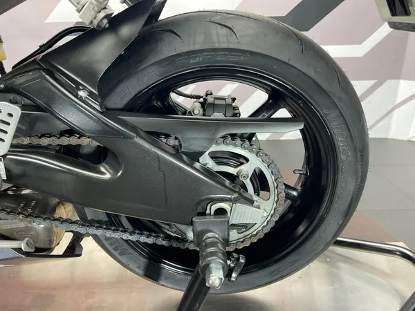 YAMAHA YZF-R6 - Thumbnail 21