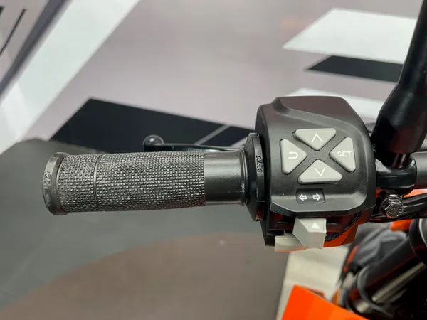 KTM 125 DUKE - Thumbnail 8