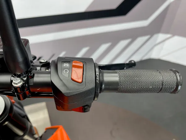 KTM 125 DUKE - Thumbnail 9