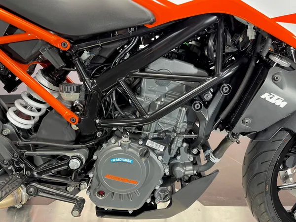 KTM 125 DUKE - Thumbnail 12