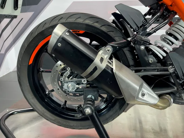KTM 125 DUKE - Thumbnail 13