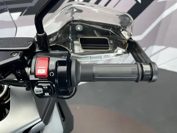 HONDA X-ADV 750 - Thumbnail 9