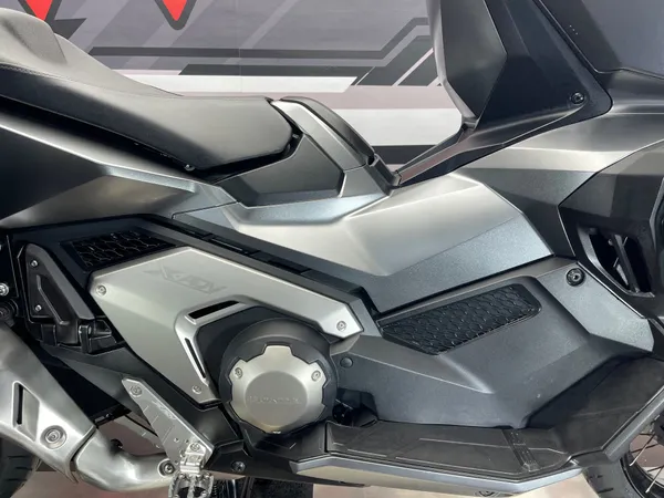 HONDA X-ADV 750 - Thumbnail 14