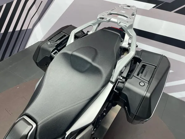 HONDA X-ADV 750 - Thumbnail 18