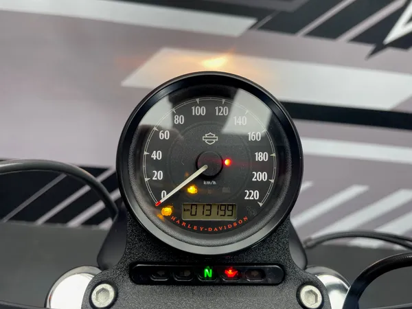 HARLEY DAVIDSON SPORTSTER 883 IRON - Thumbnail 6