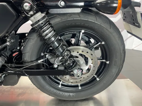 HARLEY DAVIDSON SPORTSTER 883 IRON - Thumbnail 17