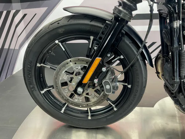HARLEY DAVIDSON SPORTSTER 883 IRON - Thumbnail 20