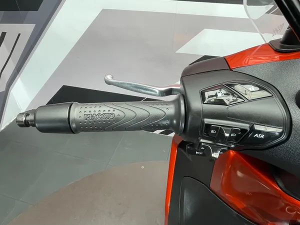 PIAGGIO BEVERLY 300 - Thumbnail 9