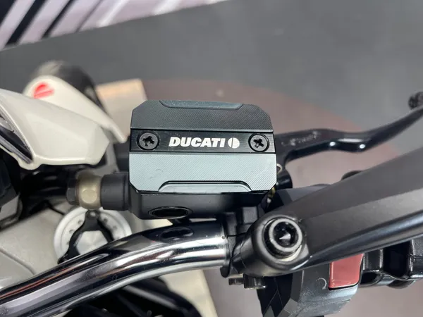 DUCATI MONSTER 696 - Thumbnail 11