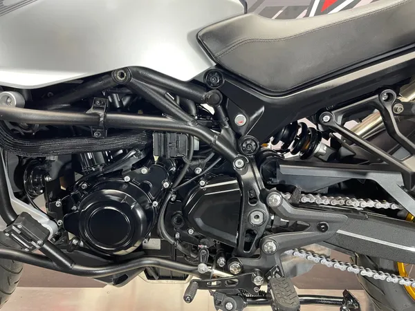 QJMOTOR SRT 800 X - Thumbnail 23