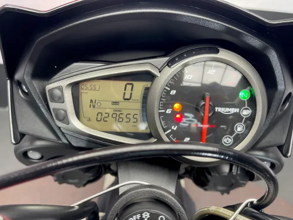 TRIUMPH STREET TRIPLE - Thumbnail 6