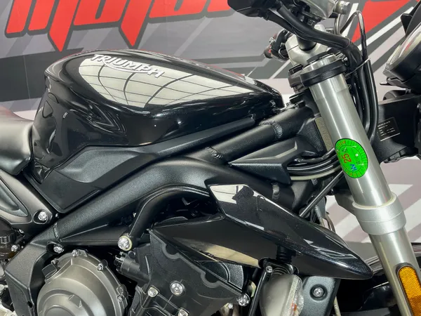 TRIUMPH STREET TRIPLE - Thumbnail 11
