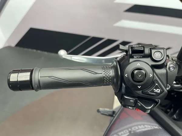 YAMAHA MT-09 - Thumbnail 8