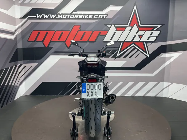 YAMAHA MT-09 - Thumbnail 4