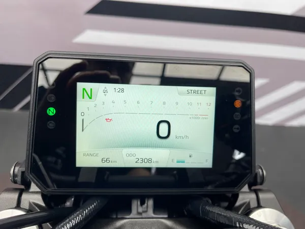 YAMAHA MT-09 - Thumbnail 6