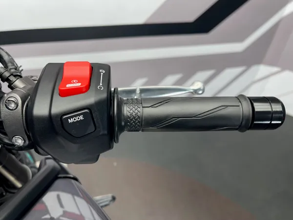 YAMAHA MT-09 - Thumbnail 9